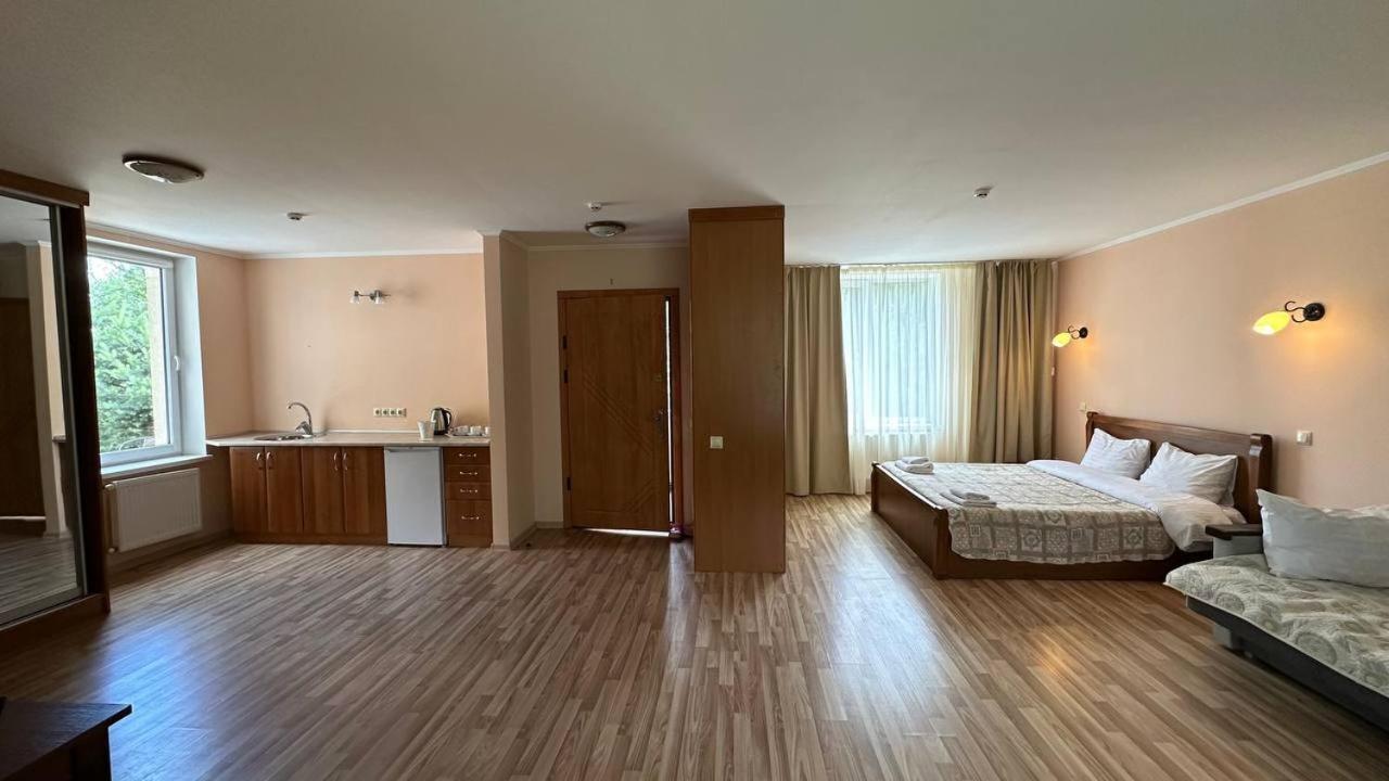 Panna Hotel Solochyn Exterior photo