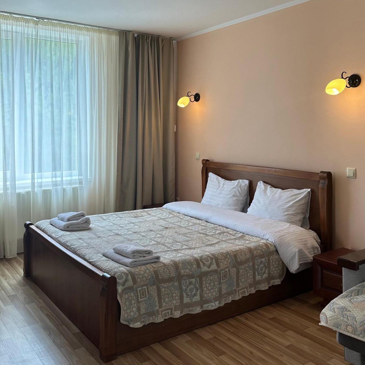 Panna Hotel Solochyn Exterior photo